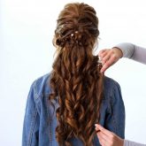 wave-curls-hairstyle-hairdresser-making-hairstyle-to-red-brown-hair-woman-with-long-hair-using-comb_Easy-Resize.com