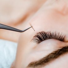 woman-eye-with-long-eyelashes-eyelash-extension-lashes-close-up_Easy-Resize.com